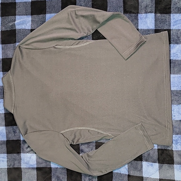 Woolrich. 6-snap button pullover. LIKE-NEW. Women's size Medium - Picture 10 of 14